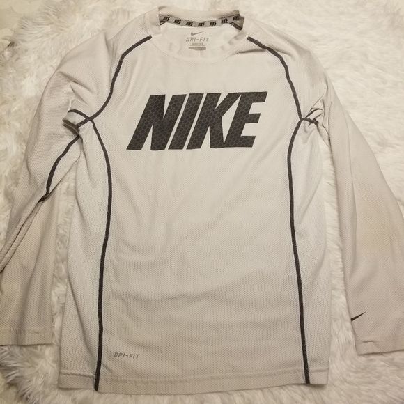 Bundle of 4 youth small sports shirts - Picture 8 of 9